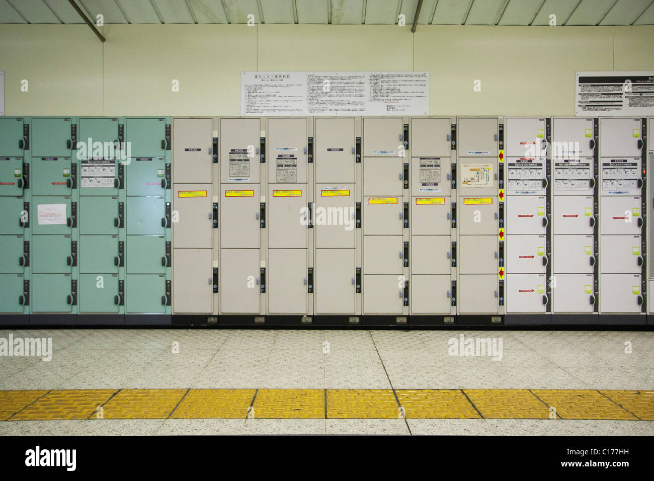 Baggage lockers jr yurakucho station hires stock photography and