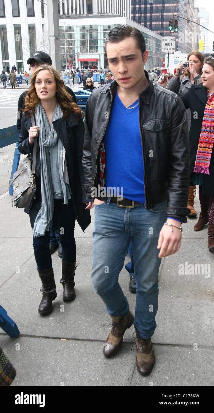 Leighton Meester And Ed Westwick Cast Members On The Set Of Gossip Girl Filming On Location In Manhattan New York City Usa Stock Photo Alamy