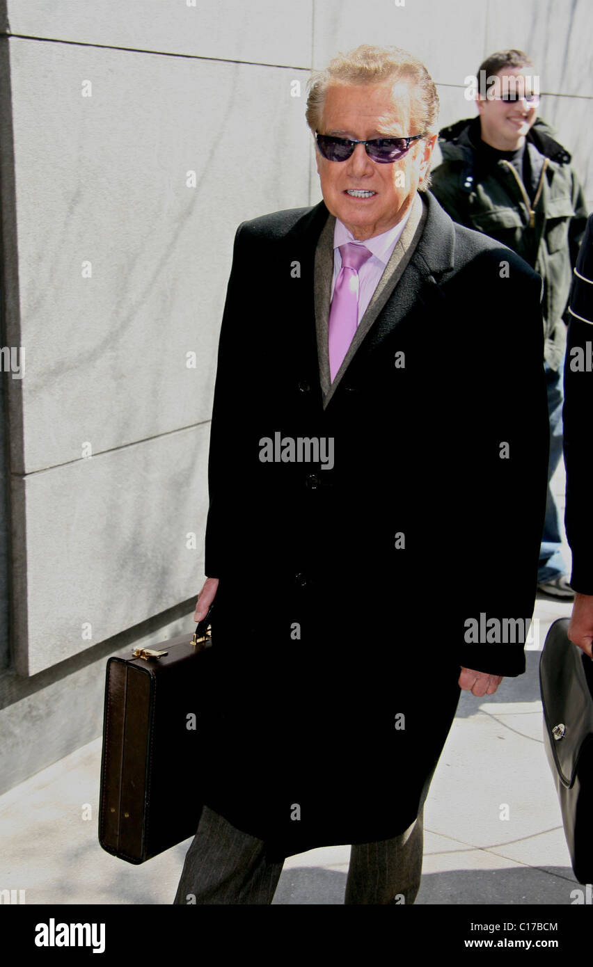 * RICHARDSON DIES AFTER HORROR SKI CRASH Actress NATASHA RICHARDSON has