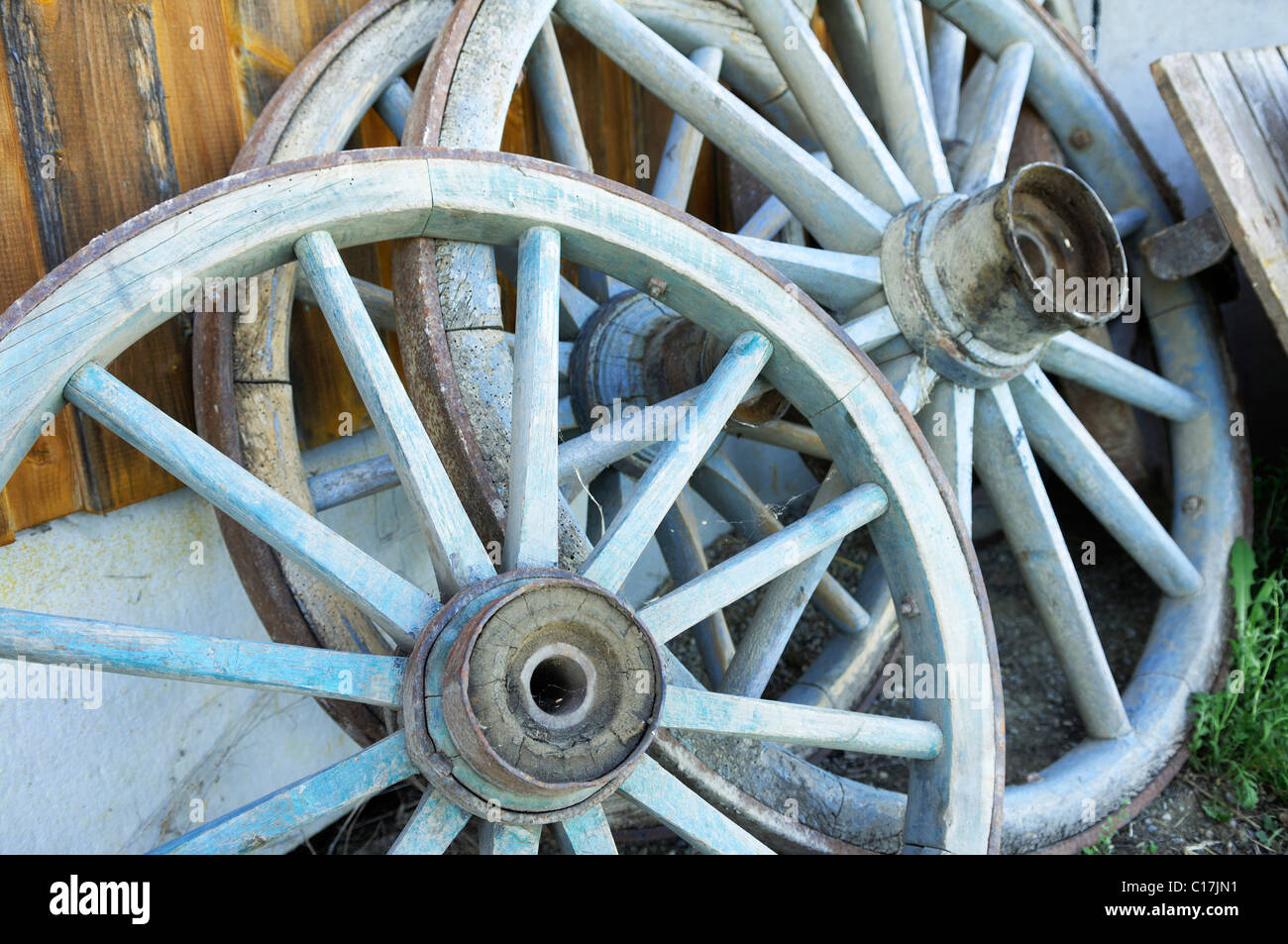 Leaning wagon wheel hires stock photography and images Alamy