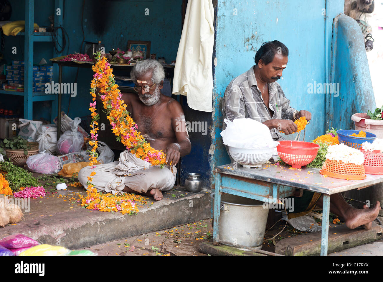 Garland makers, Fort Cochin, Kerala, India Stock Photo Alamy