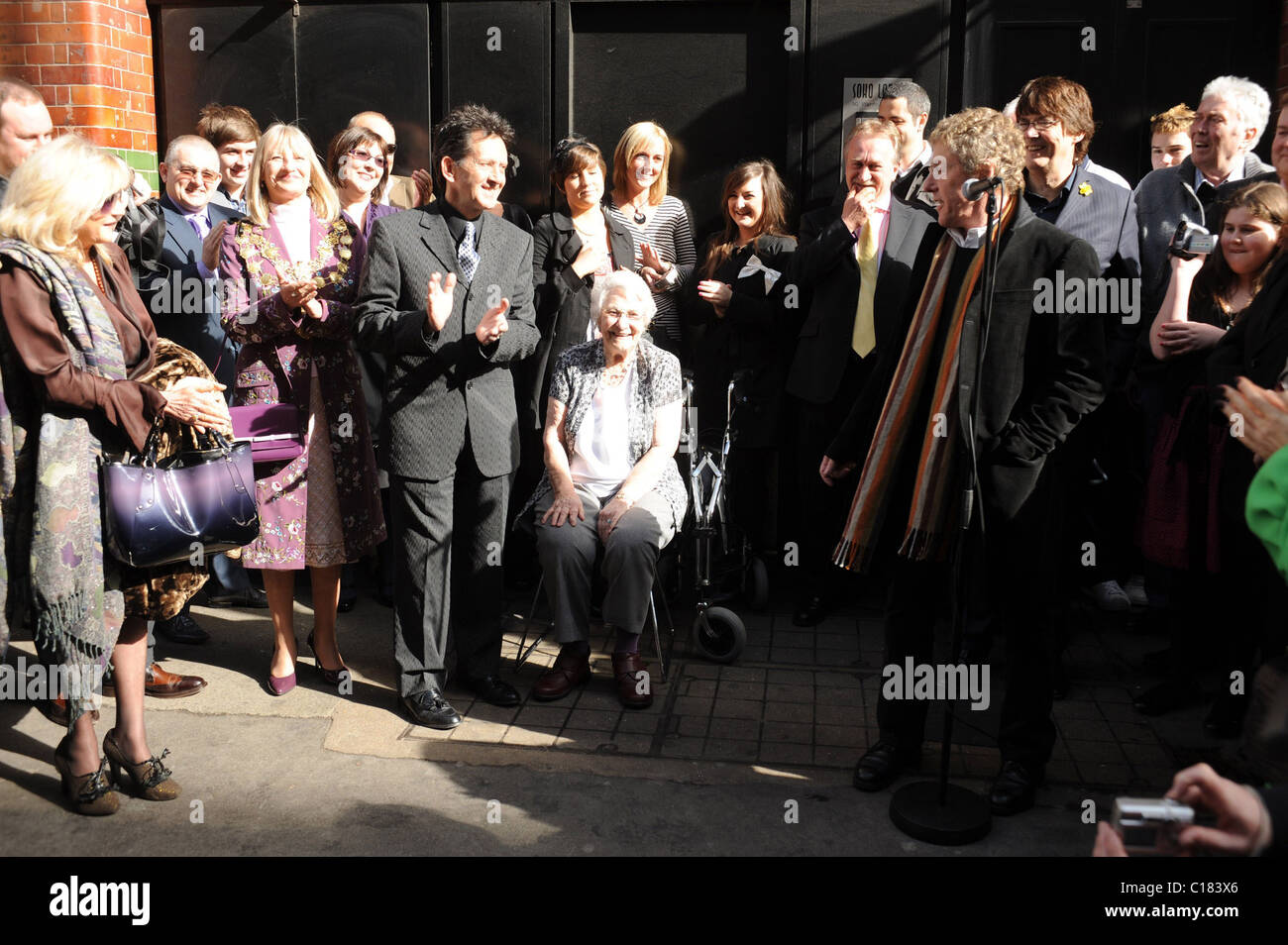 Blue plaque unveil hi-res stock photography and images - Alamy