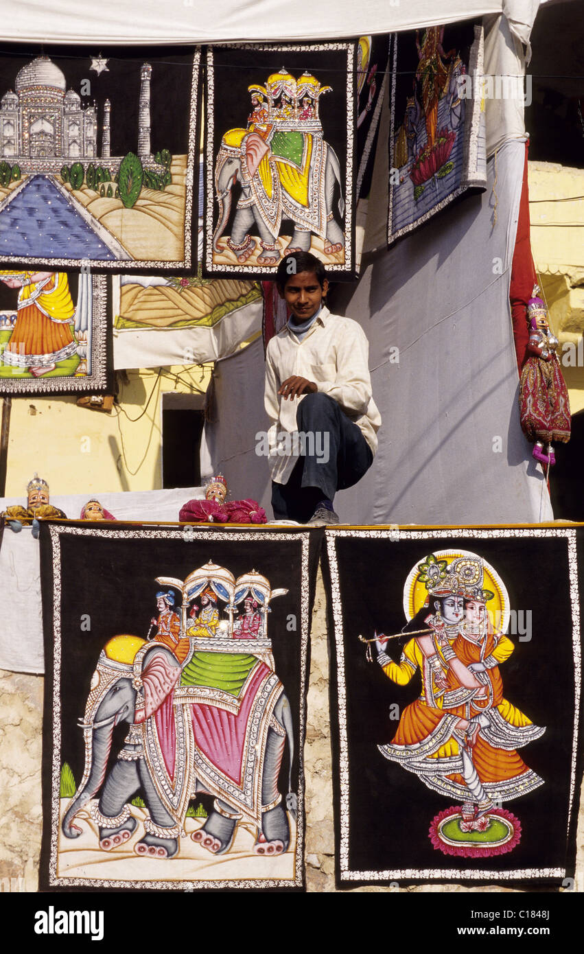 Selling art and artifacts hi-res stock photography and images - Alamy