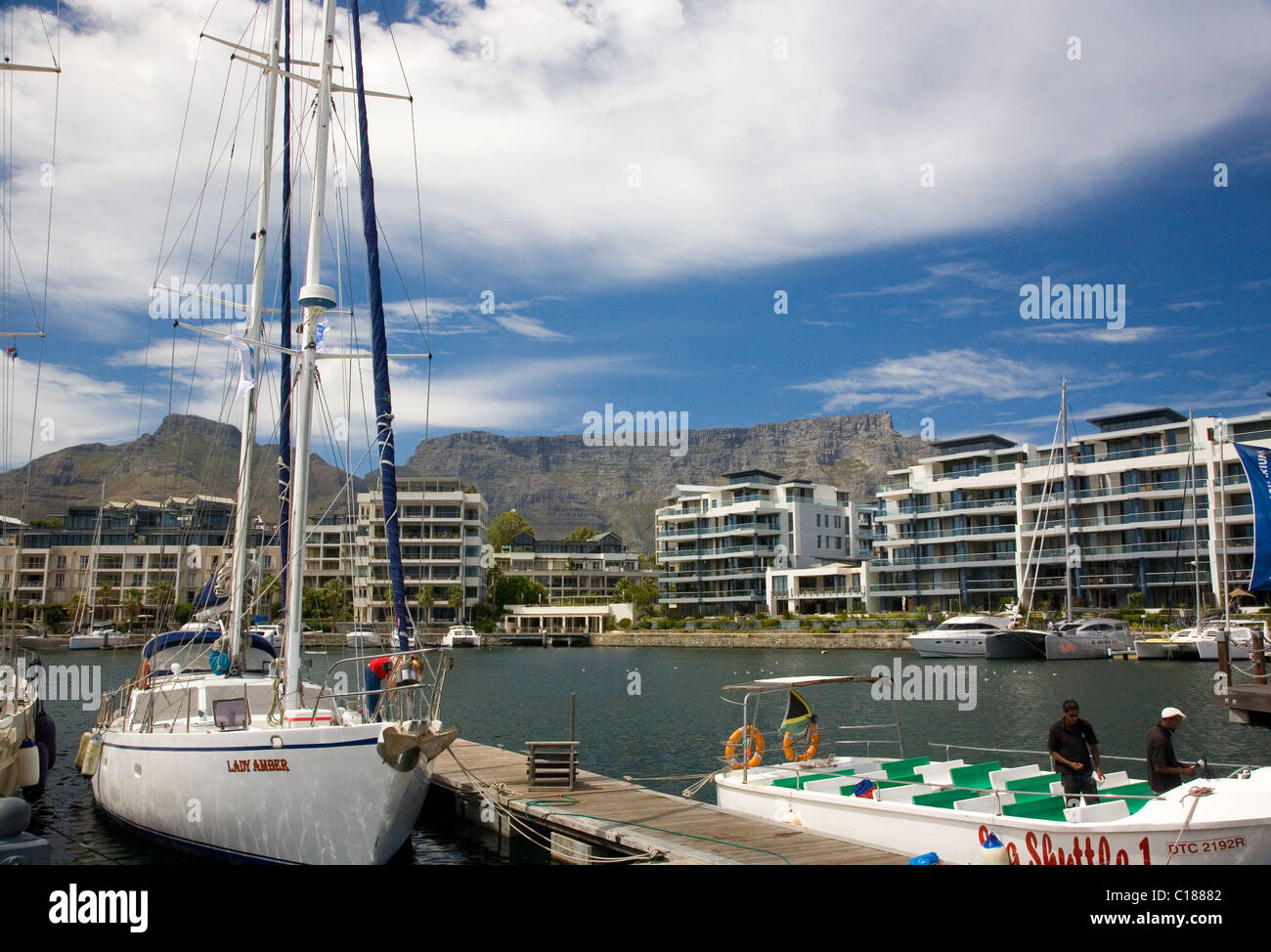 Victoria Basin Apartments and Yachts at V&A Waterfront Stock Photo Alamy