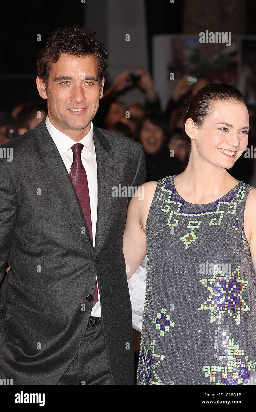 Clive Owen and wife Sarah-Jane UK premiere of 'Duplicity' held at the Empire Leicester Square - Arrivals London, England - Stock Photo