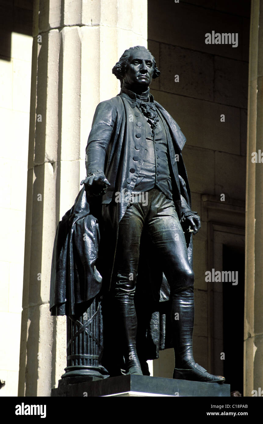 United States, New York City, Lower Manhattan, Financial district, statue of G Washington at Federal Hall Stock Photo