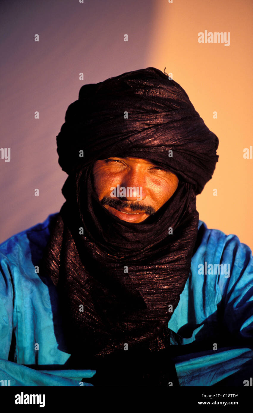 Libya, region of the desert, the Fezzan (Sahara), Tuareg in the dunes of the Erg of Murzuq Stock Photo