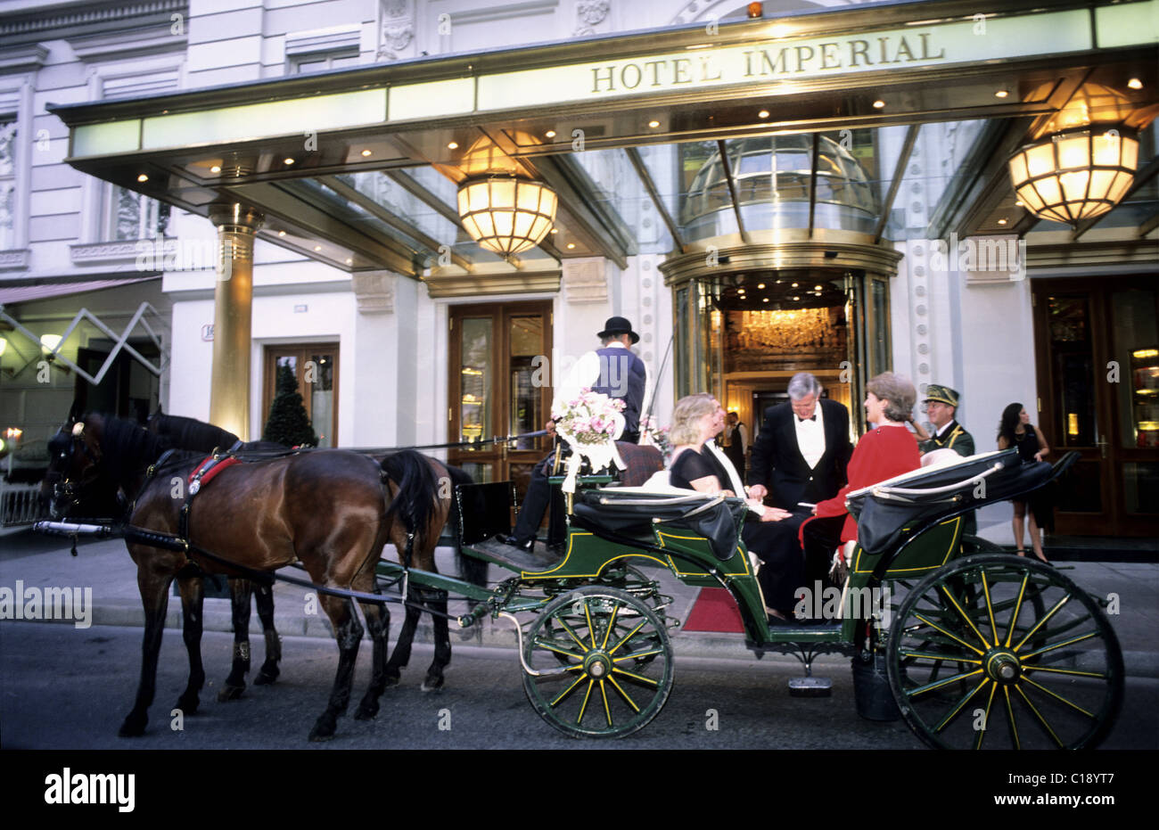 Austria, Vienna, walk in barouche in front of the Imperial hotel Stock Photo
