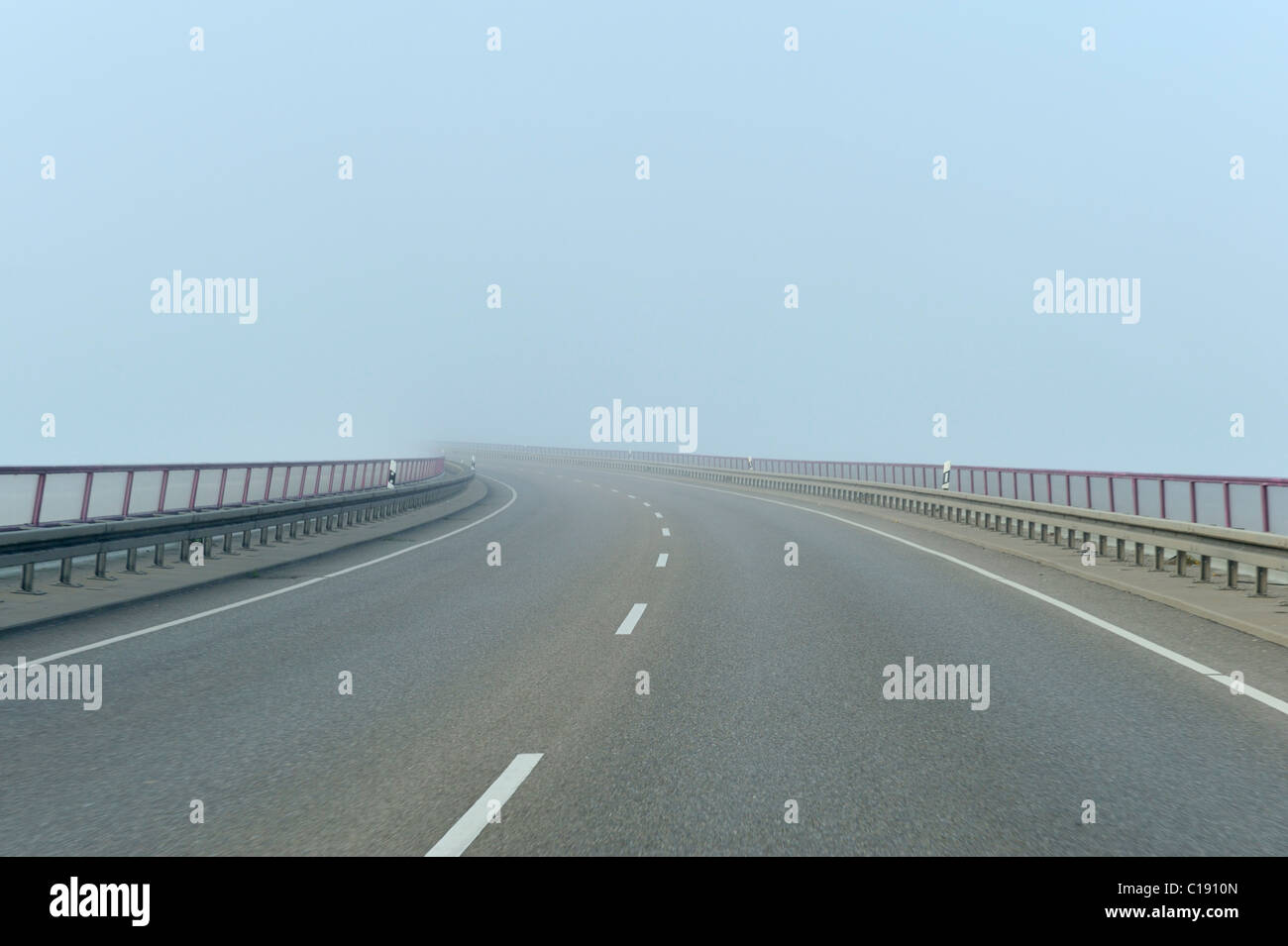 Foggy road hi-res stock photography and images - Alamy