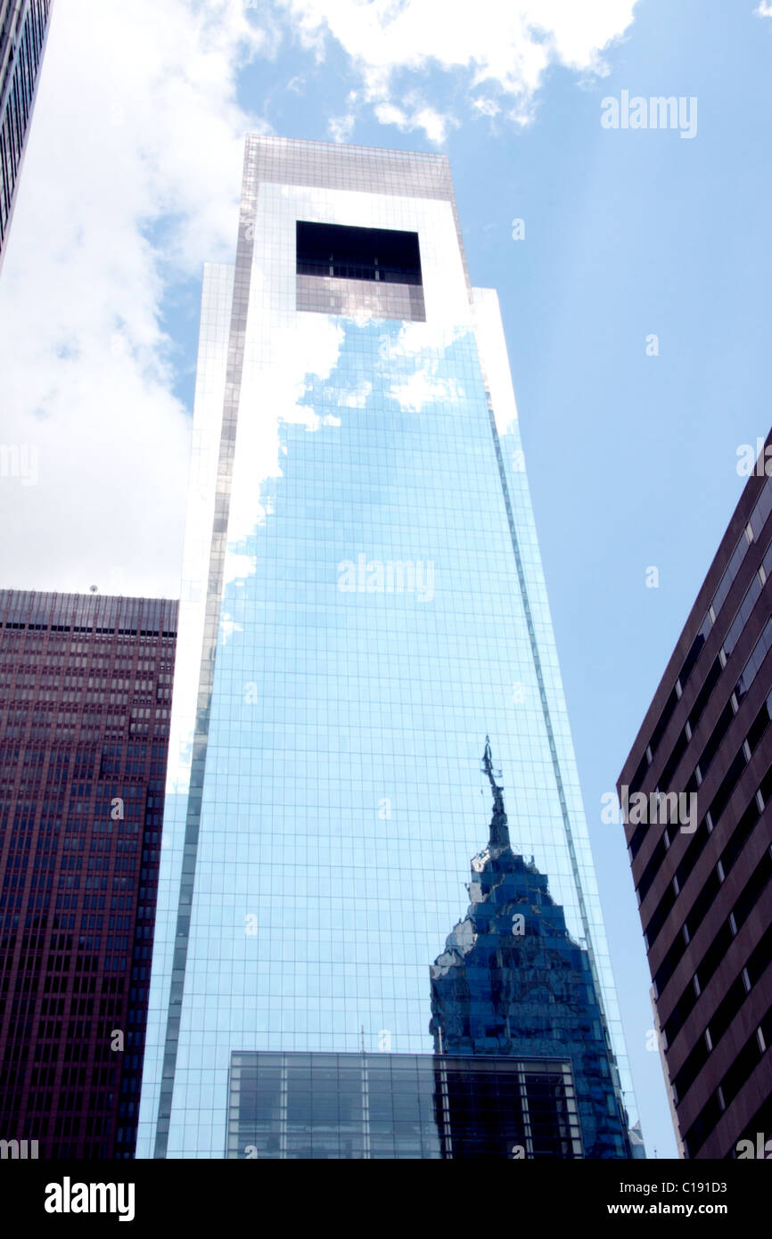 Skyscraper sky hi-res stock photography and images - Alamy