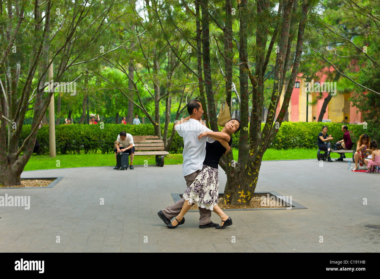 'Dancing in the Park'. Ritan Park. Beijing. China Stock Photo