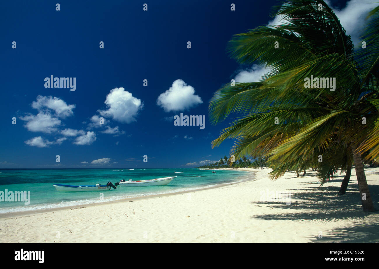 palm-beach-on-saona-island-parque-nacional-del-este-dominican