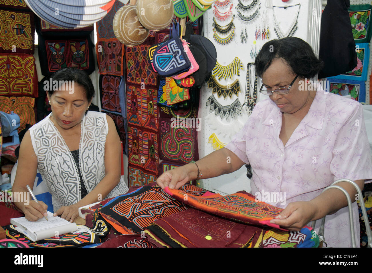 Panama Panama City,Viejo,Ruinas Panama La Vieja,store,stores,businesses,district,handicrafts,Kuna Indian,mola,shopping shoppers shop shops market buyi Stock Photo