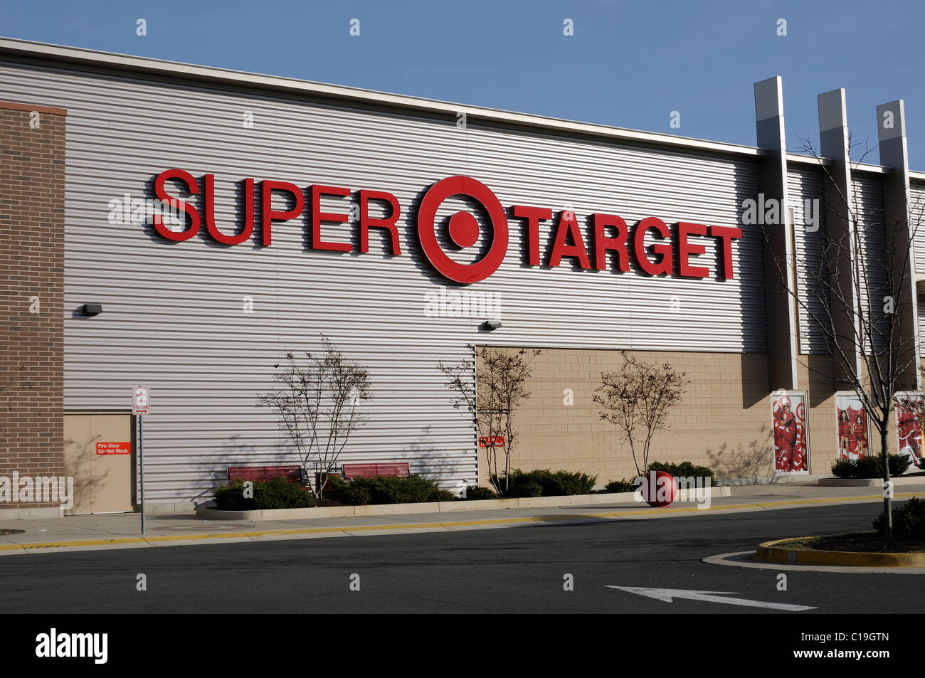 Super Target store / superstore / hypermarket in Virginia Gateway Shopping  Center, Gainesville, Virginia, USA Stock Photo - Alamy