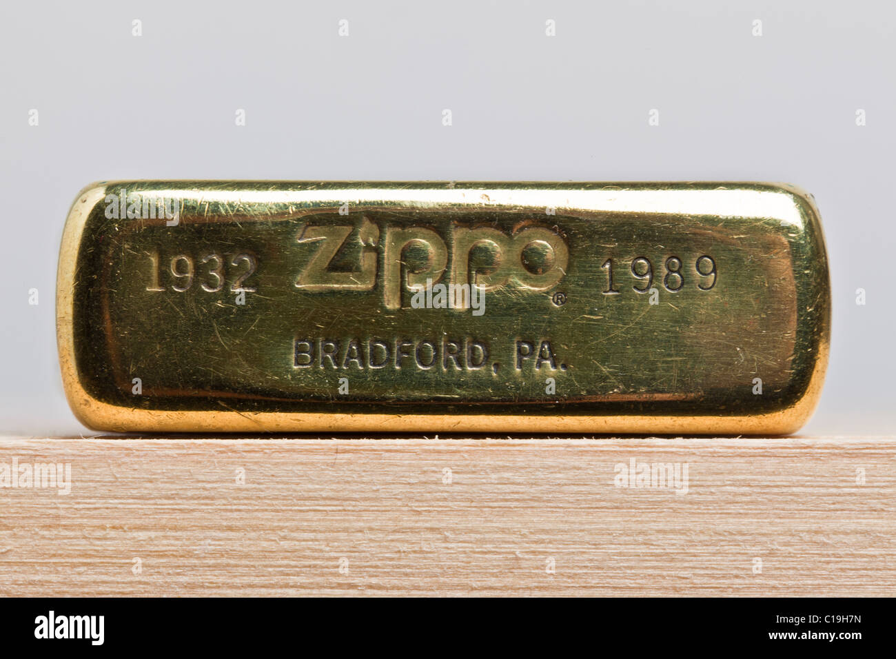 Zippo Brass Logo Emblem Black Crackle® Lighter – Zippo USA