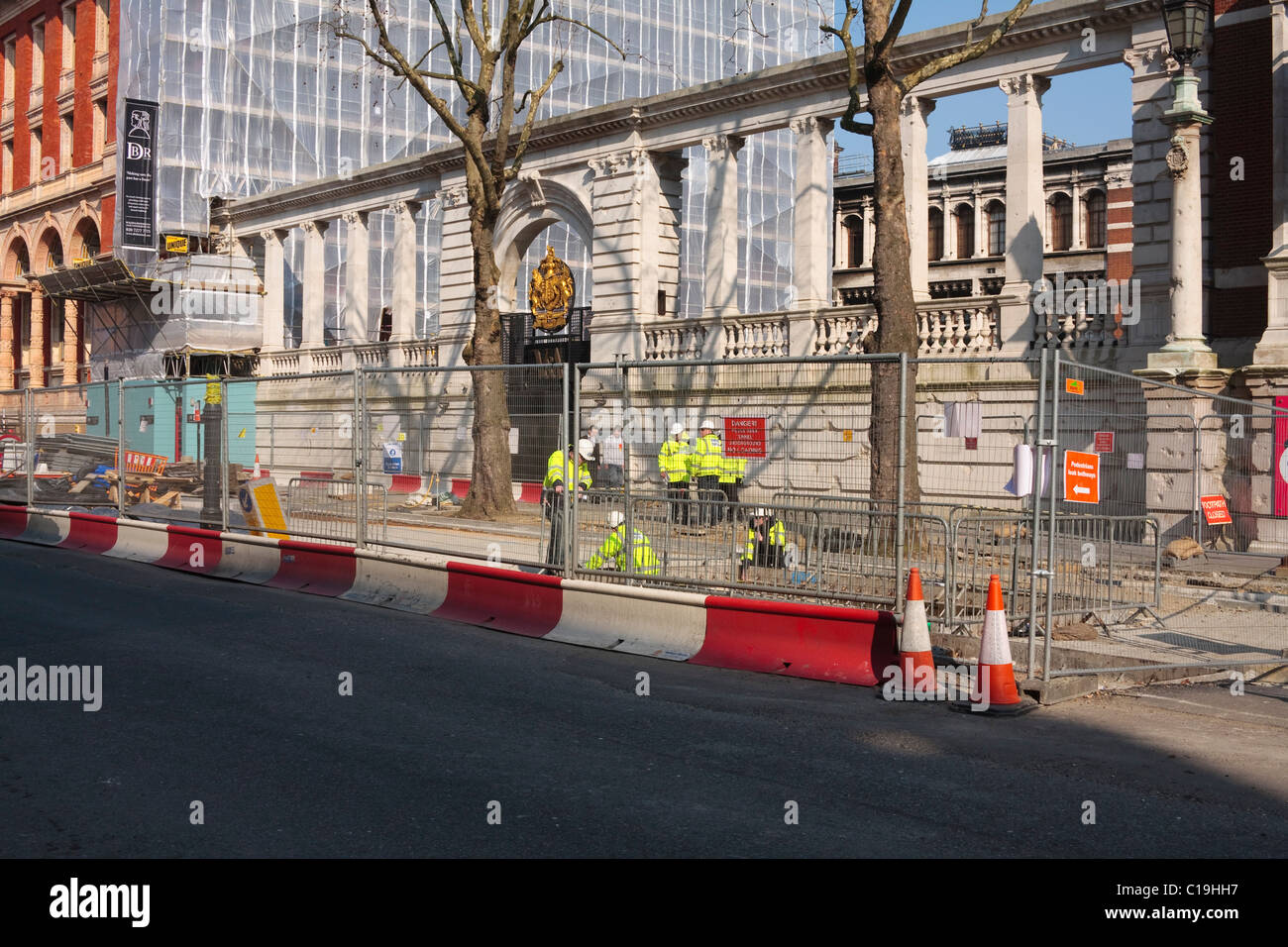 Workers outside the V&A undertaking work to pedestrianise Exhibition Road, London, UK Stock Photo