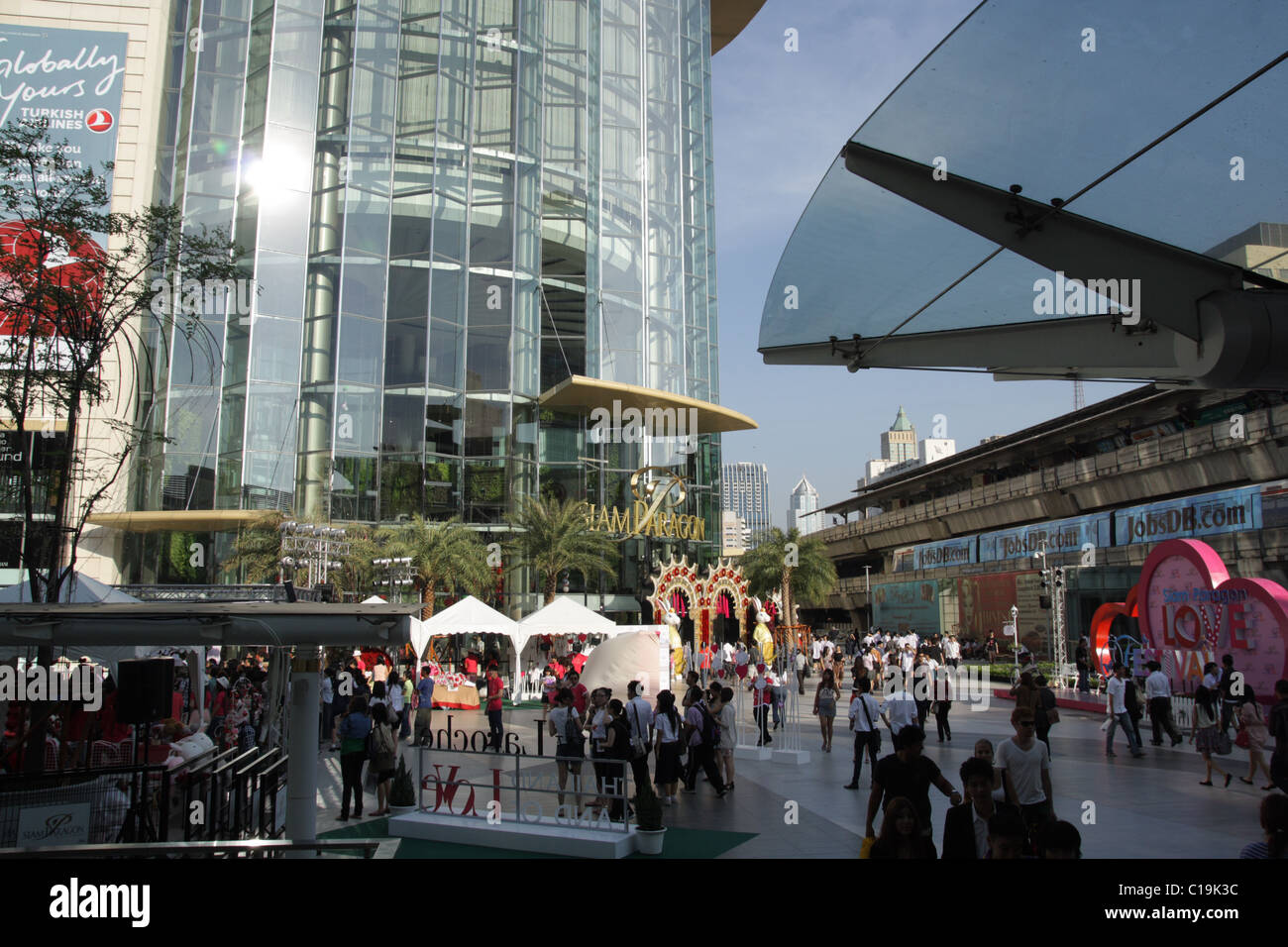 Siam Paragon Department Store Entrance, Bangkok, Thailand Editorial Stock  Photo - Image of editorial, architecture: 145433788