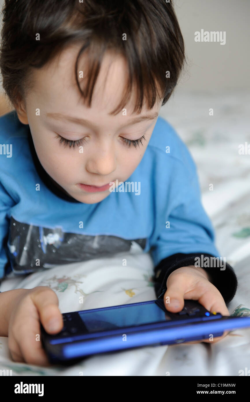 Dsi gaming hires stock photography and images Alamy