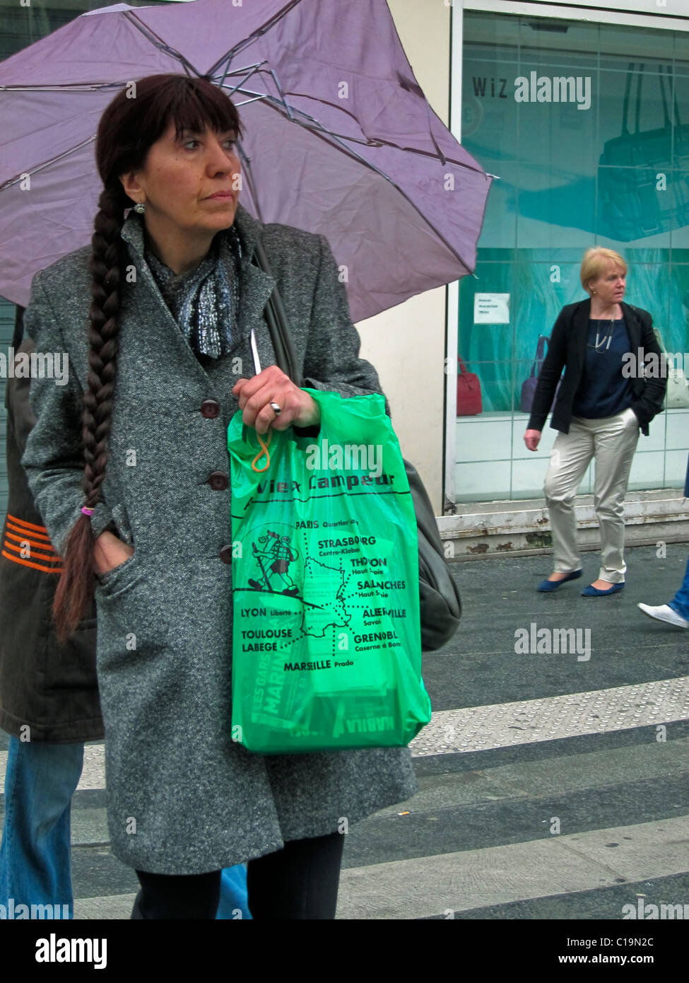 Paris street in rainy weather hi-res stock photography and images - Alamy