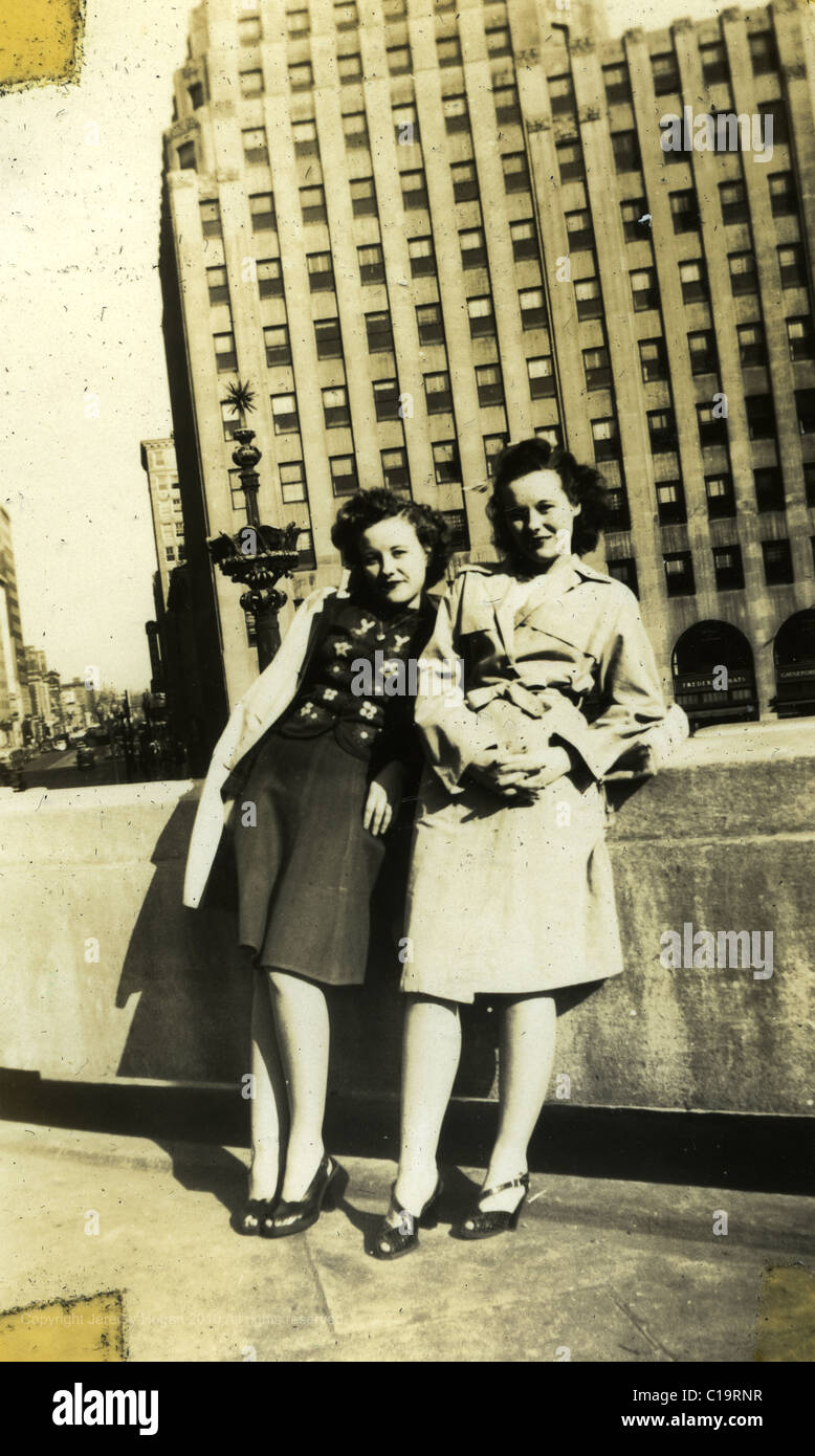 portrait of two sisters in the mid 1940s WWII era Indiana fashion dresses hairstyles Stock Photo