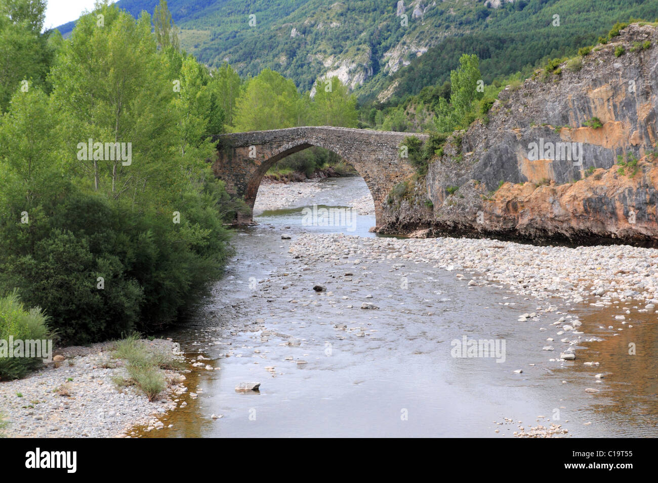 arch stone bridge in romanesque Hecho village Huesca Pyrenees Spain Stock Photo