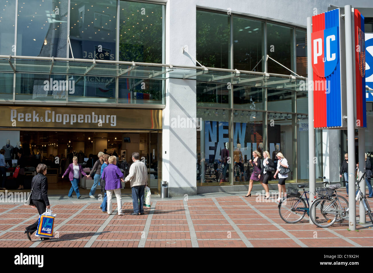 Germany shops store fashion hi-res stock photography and images - Alamy