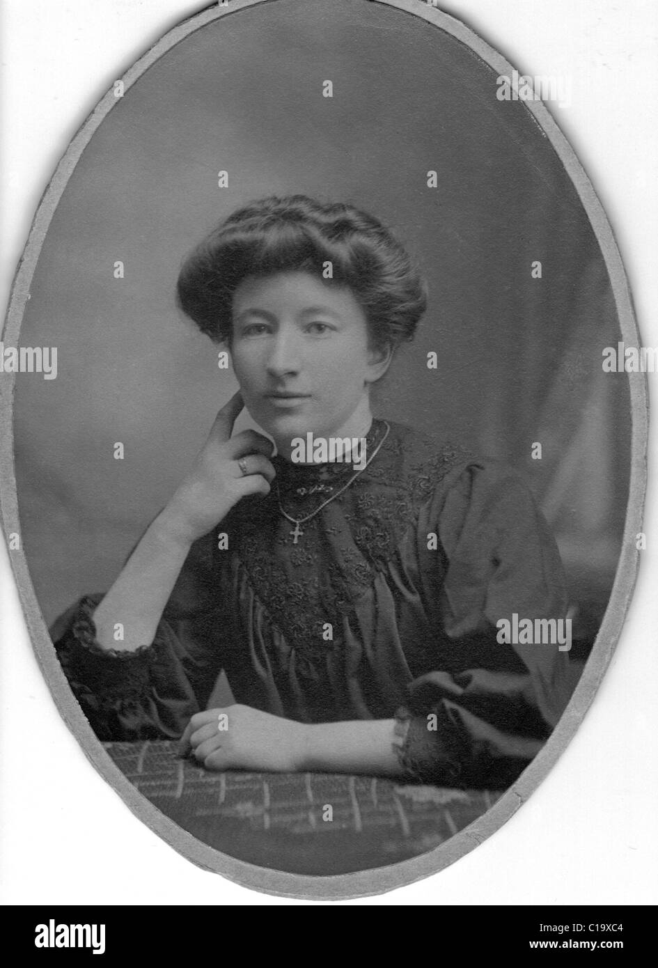Studio portrait young woman circa 1910 Stock Photo