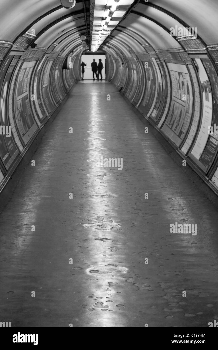 The Tunnel in the Underground Station the city of London England UK Black and white Stock Photo