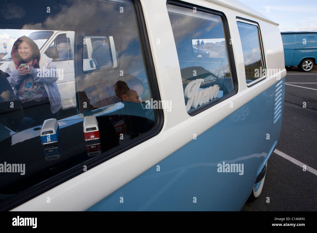 Volkswagen Close-up Vintage Vw Vehicles Old Volkswagen Motor cars and ...