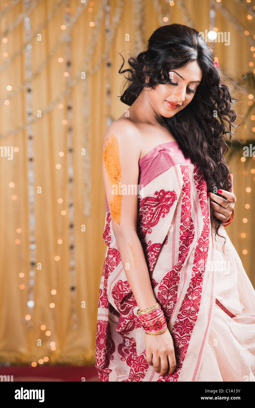 Bride in traditional Bengali dress Stock Photo