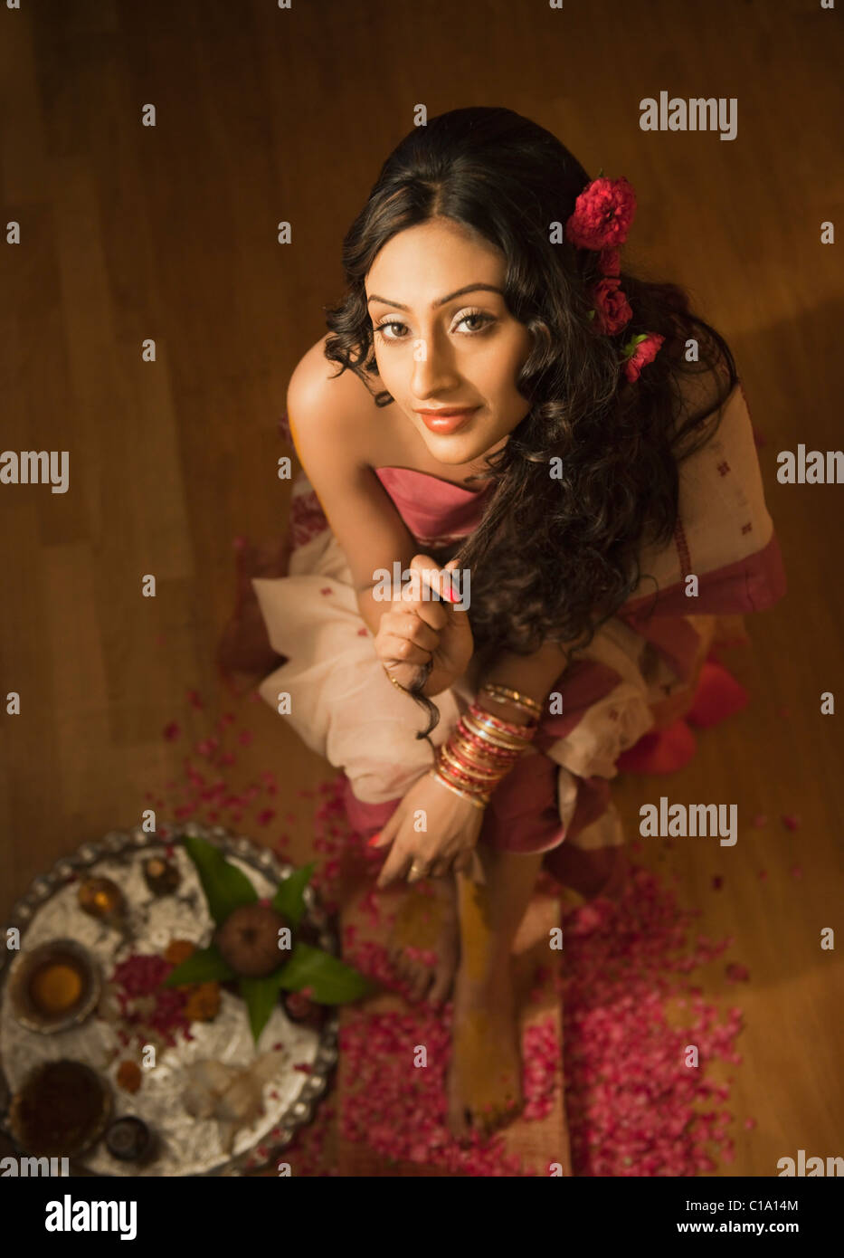 Portrait of a bride in traditional Bengali dress with pooja thali Stock Photo