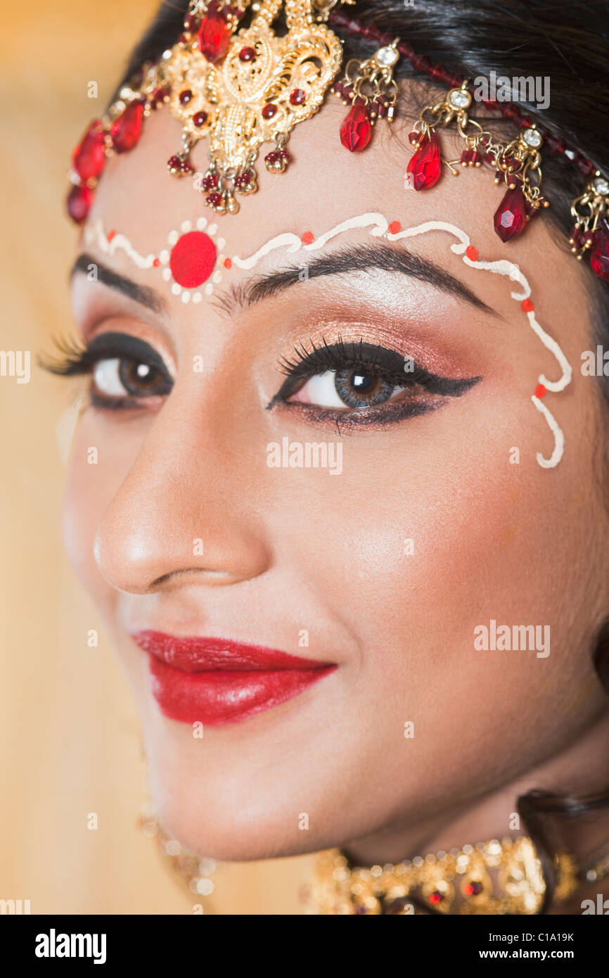 Wearing jewelry hi-res stock photography and images - Alamy