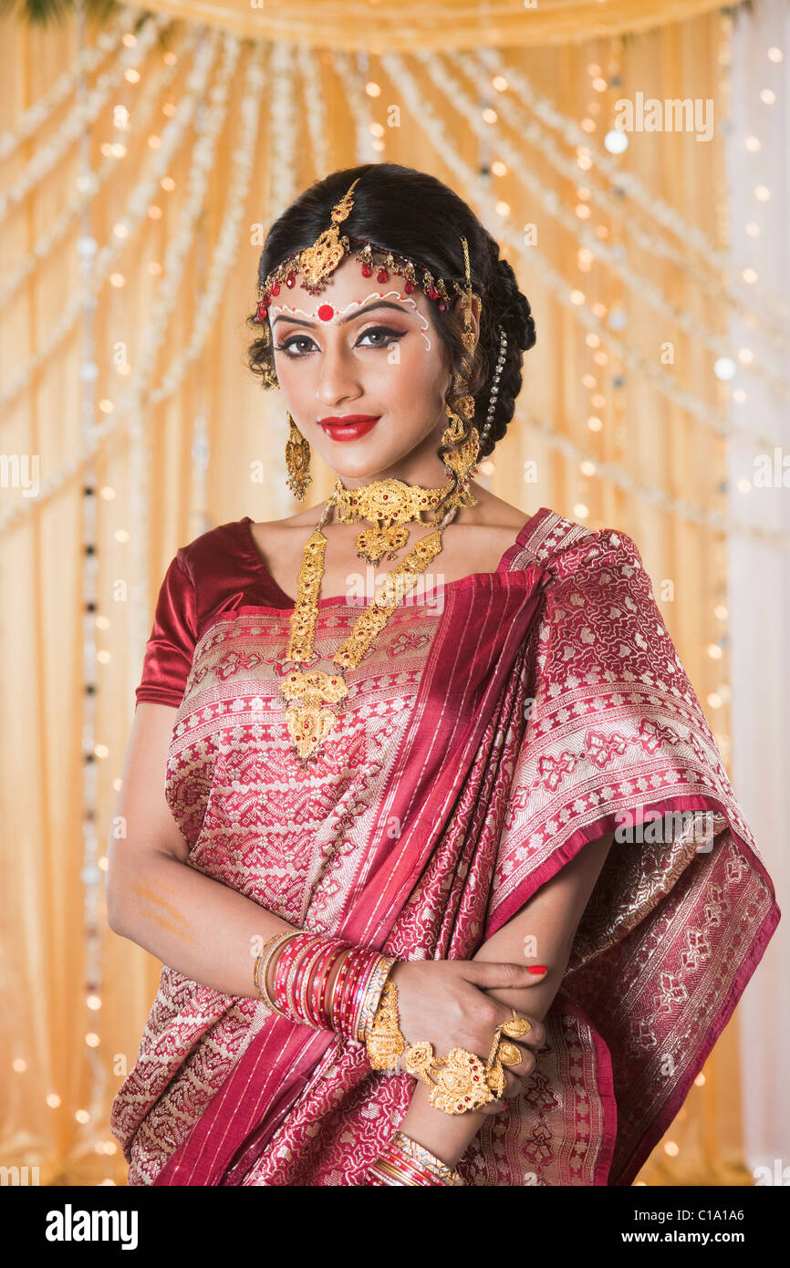 Traditional Bengali Wedding Dress Flash ...