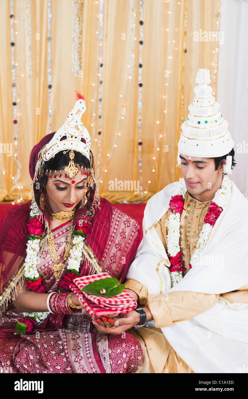 Bengali wedding hi-res stock photography and images - Alamy