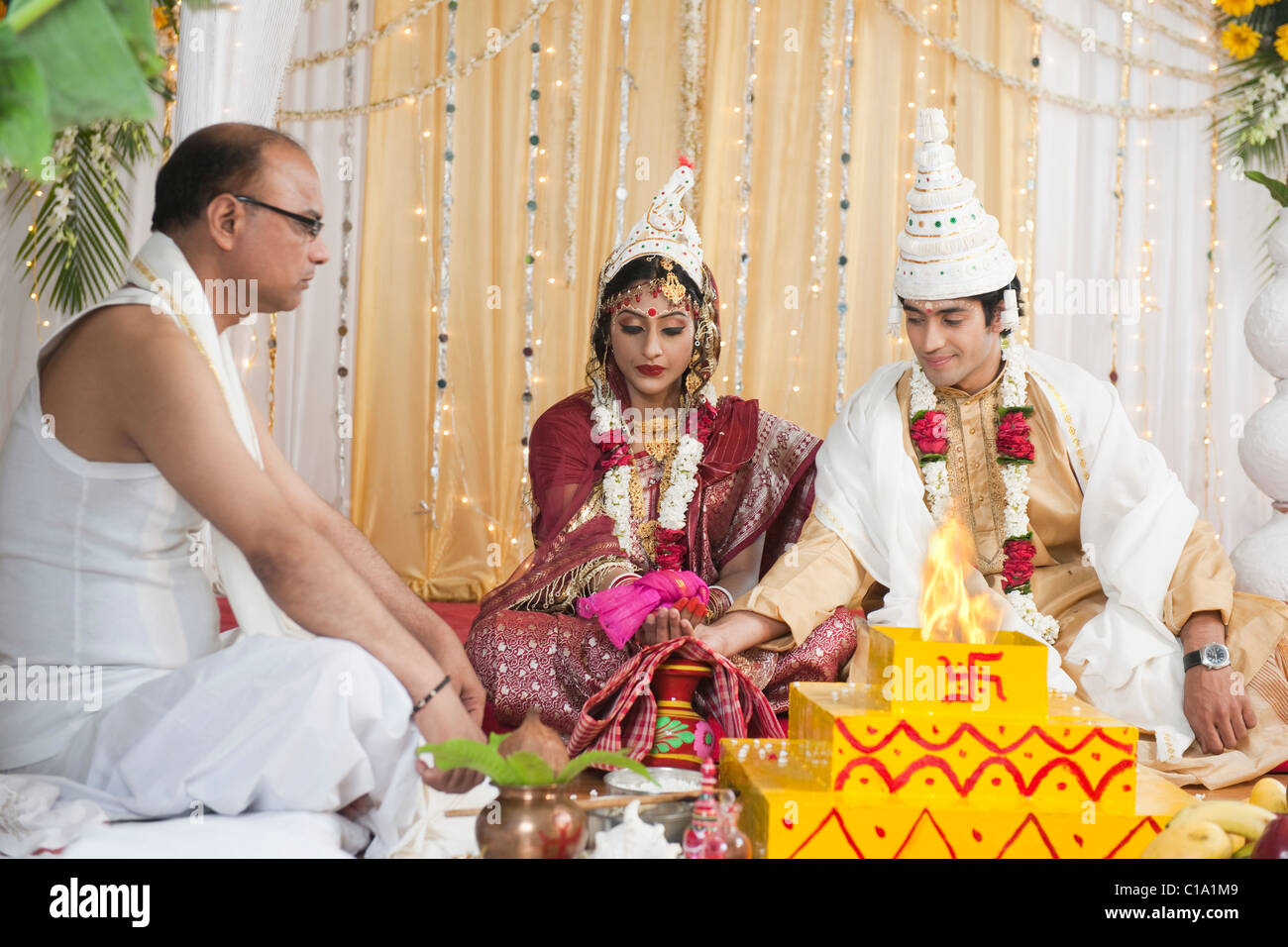 Bengali bride hires stock photography and images Alamy