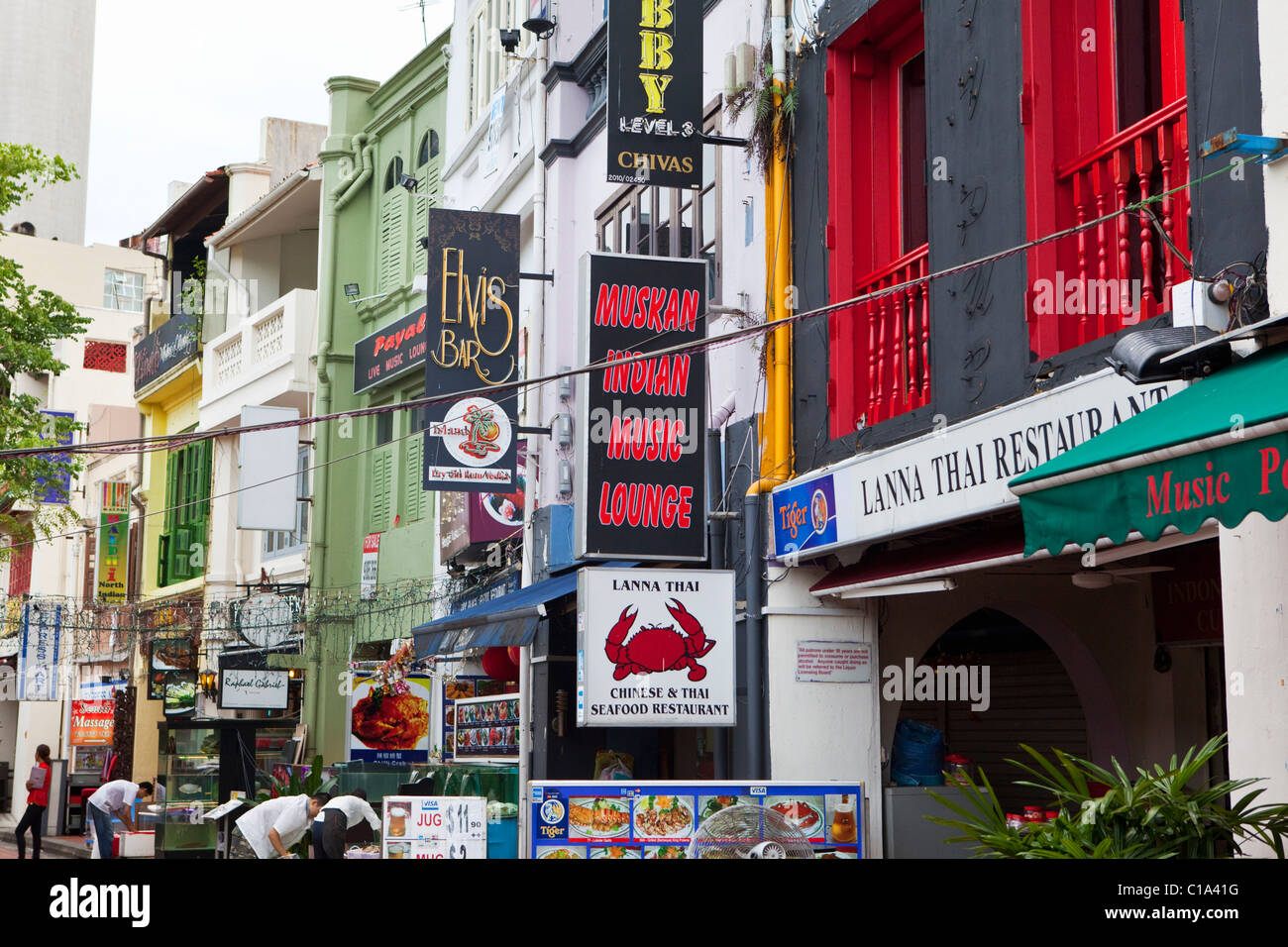 Bars and restaurants along Boat Quay, Singapore Stock Photo Alamy
