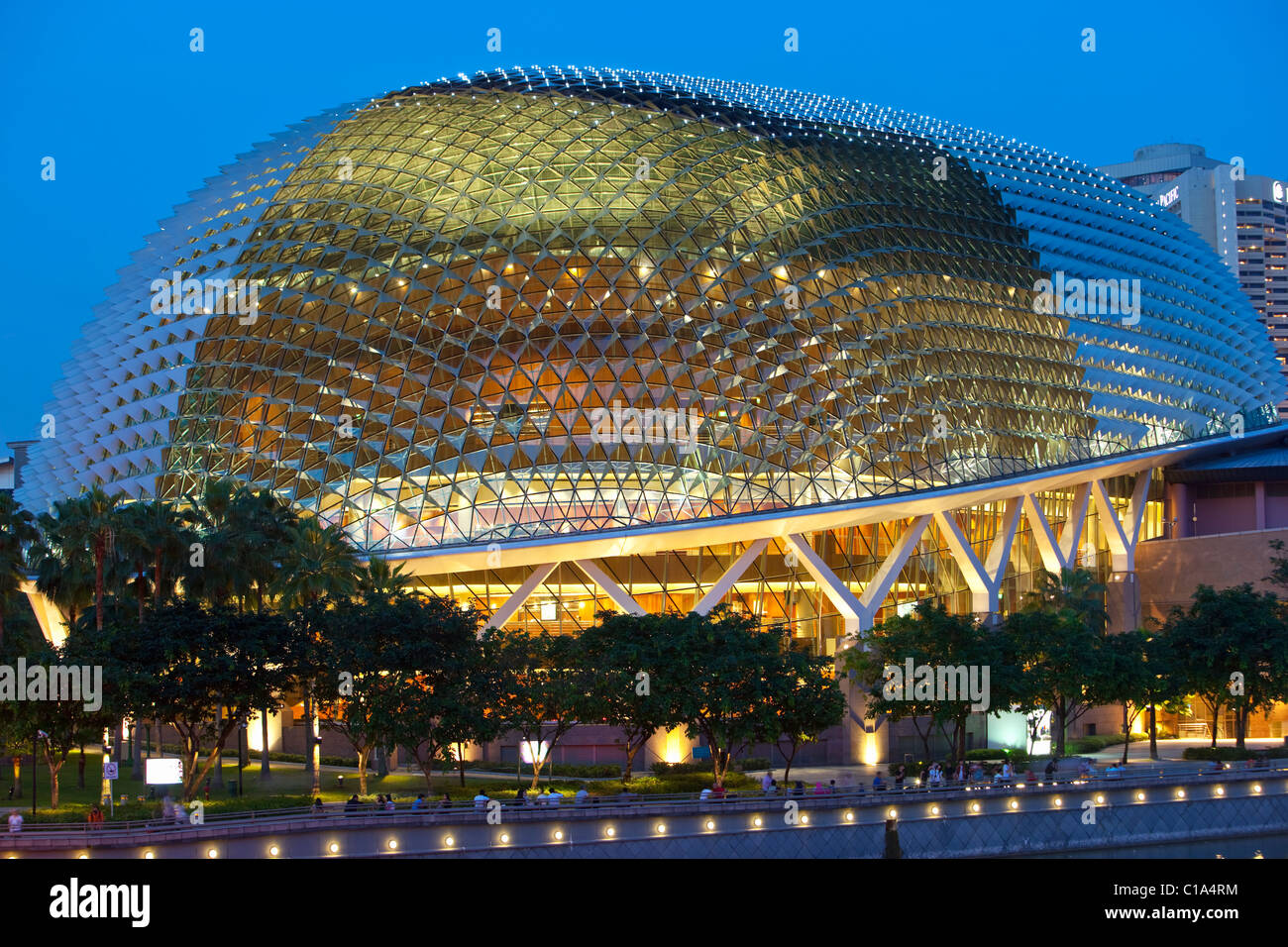 Esplanade - Theatres on the Bay building and Singapore Flyer at dusk.  Marina Bay, Singapore Stock Photo