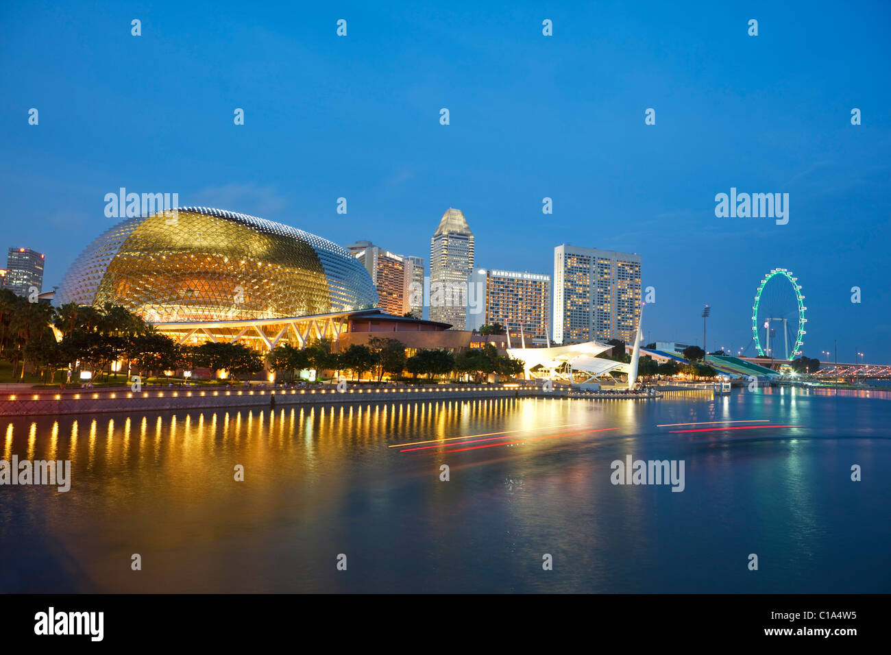 Esplanade - Theatres on the Bay building and Singapore Flyer at dusk.  Marina Bay, Singapore Stock Photo