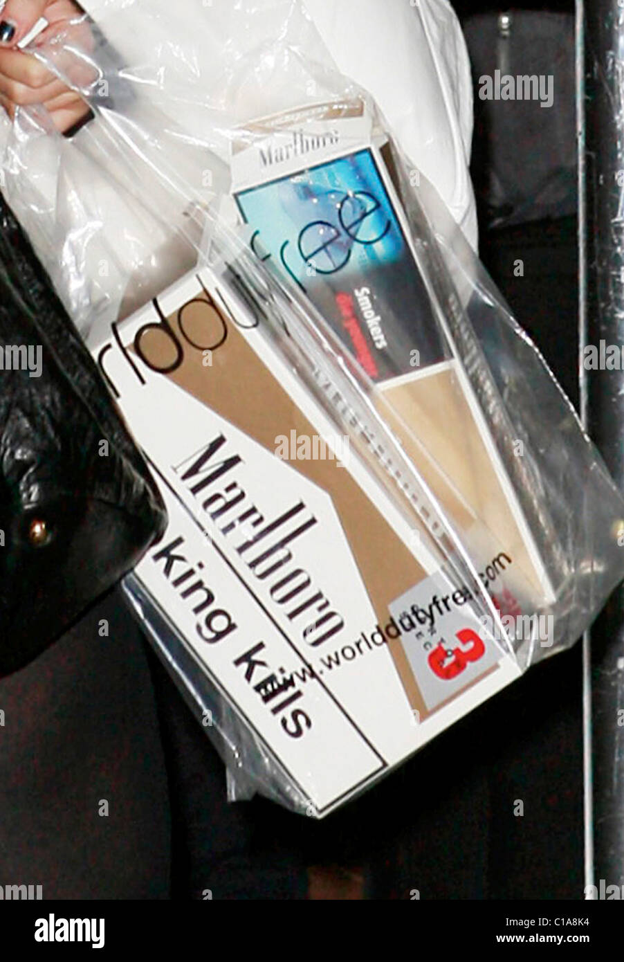 what cigarettes does chappelle smoke I just watched Dave Chappelle chain-smoke for 1 hour and 15 minutes wtf ๐ what cigarettes does chappelle smoke I just watched Dave Chappelle chain-smoke for 1 hour and 15 minutes wtf ๐