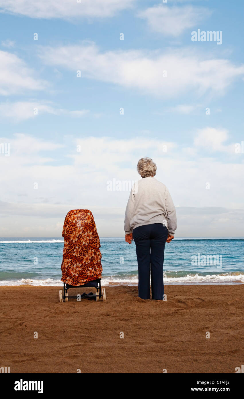 Old woman and shopping trolley hi-res stock photography and images - Alamy