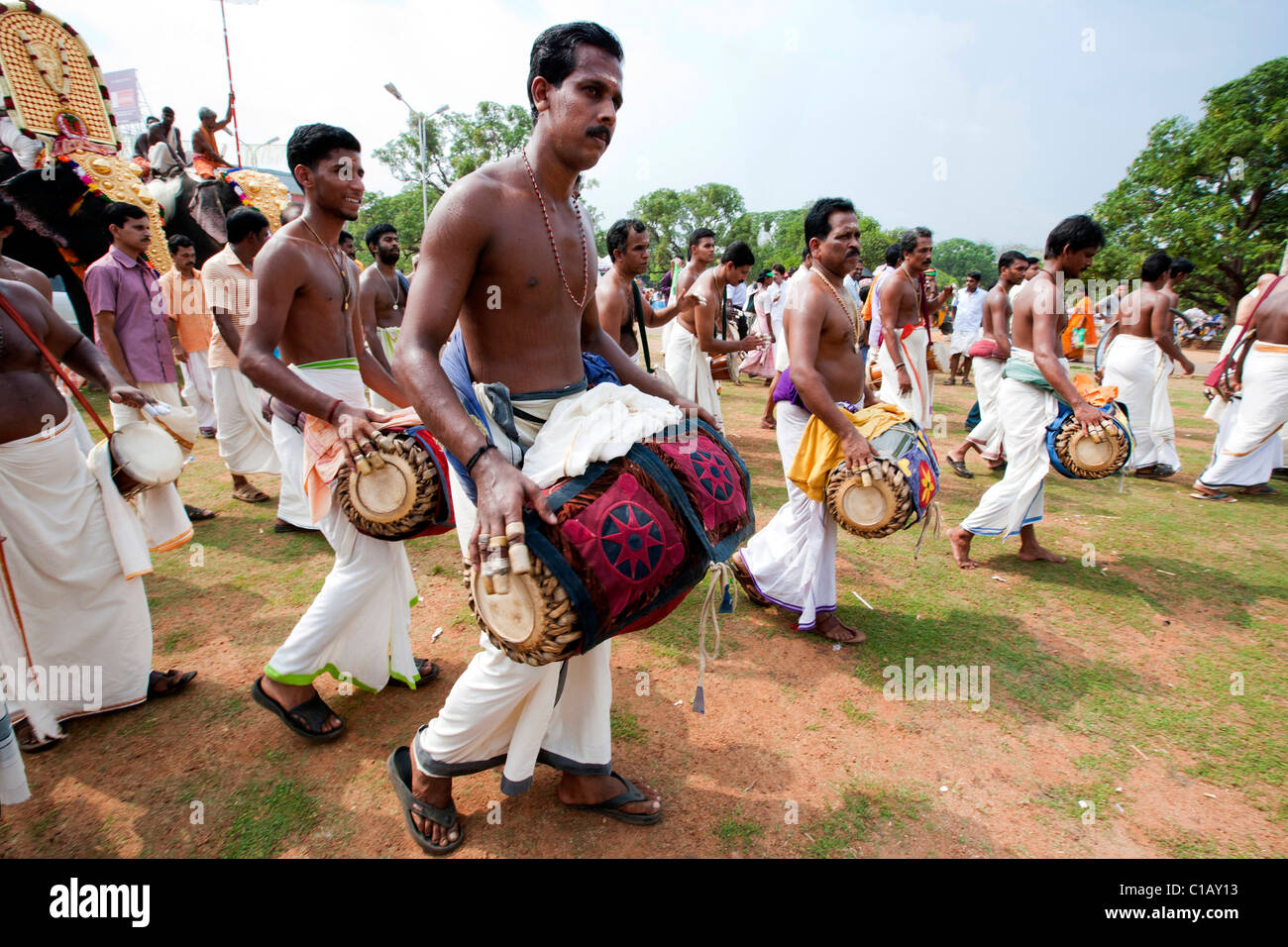 India kerala chenda melam hi-res stock photography and images - Alamy