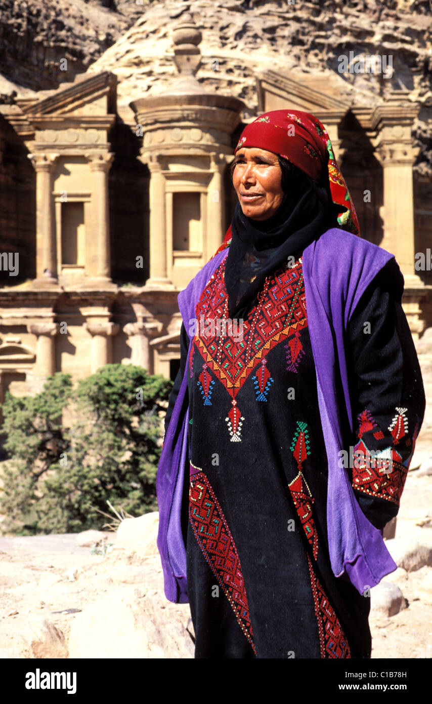 Jordan, Petra, Bedouin woman of the tribe of the Bdoul in front of Ed Deir  Stock Photo - Alamy