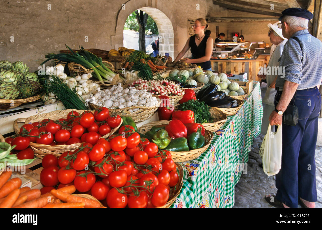 Elderly people buying food at vegetables market at La Flotte, Ile de Ré / Isle of Rhé, Charente-Maritime, France Stock Photo