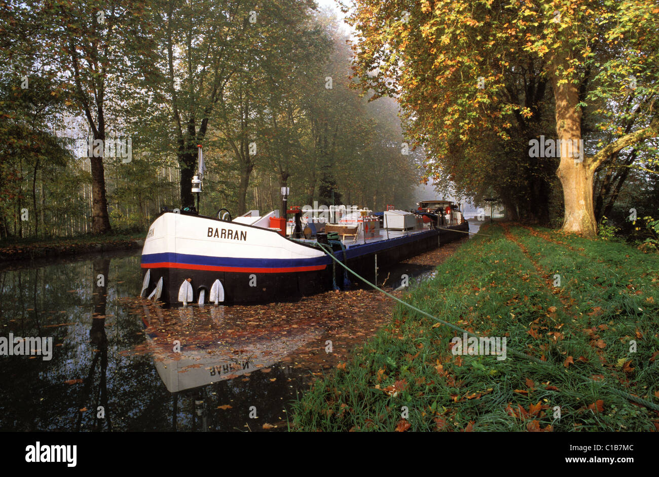 France, Lot et Garonne, literal canal , barge moored to the place called l'Avance Stock Photo