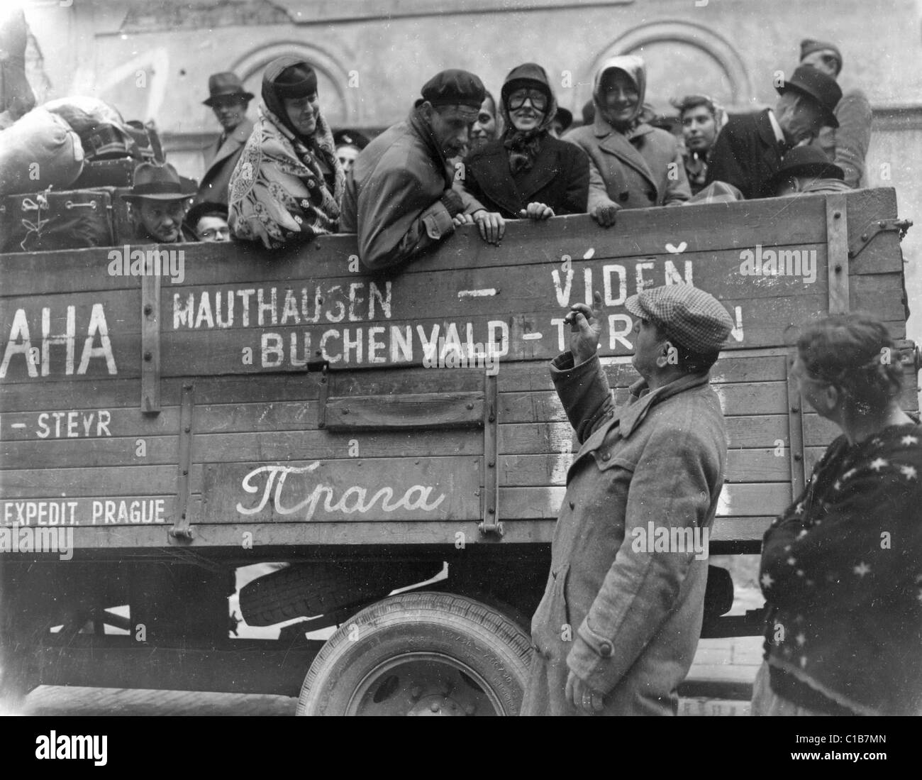 DISPLACED PERSONS Survivors of Nazi concentration camps on a truck in Vienna heading for Prague in June 1945 Stock Photo