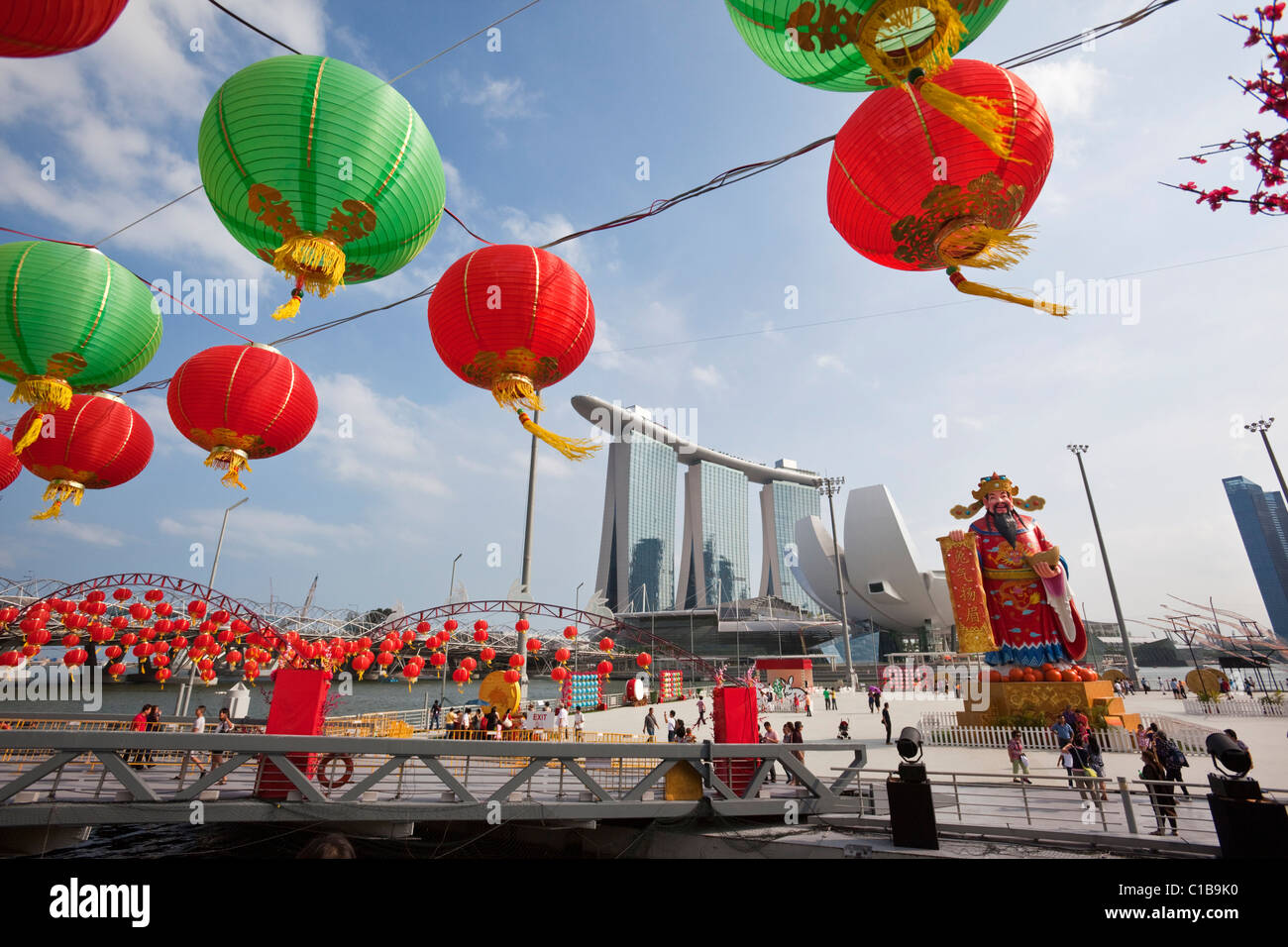 River Hongbao decorations (for Chinese New Year) and the Marina Bay Sands Hotel.  Marina Bay, Singapore Stock Photo