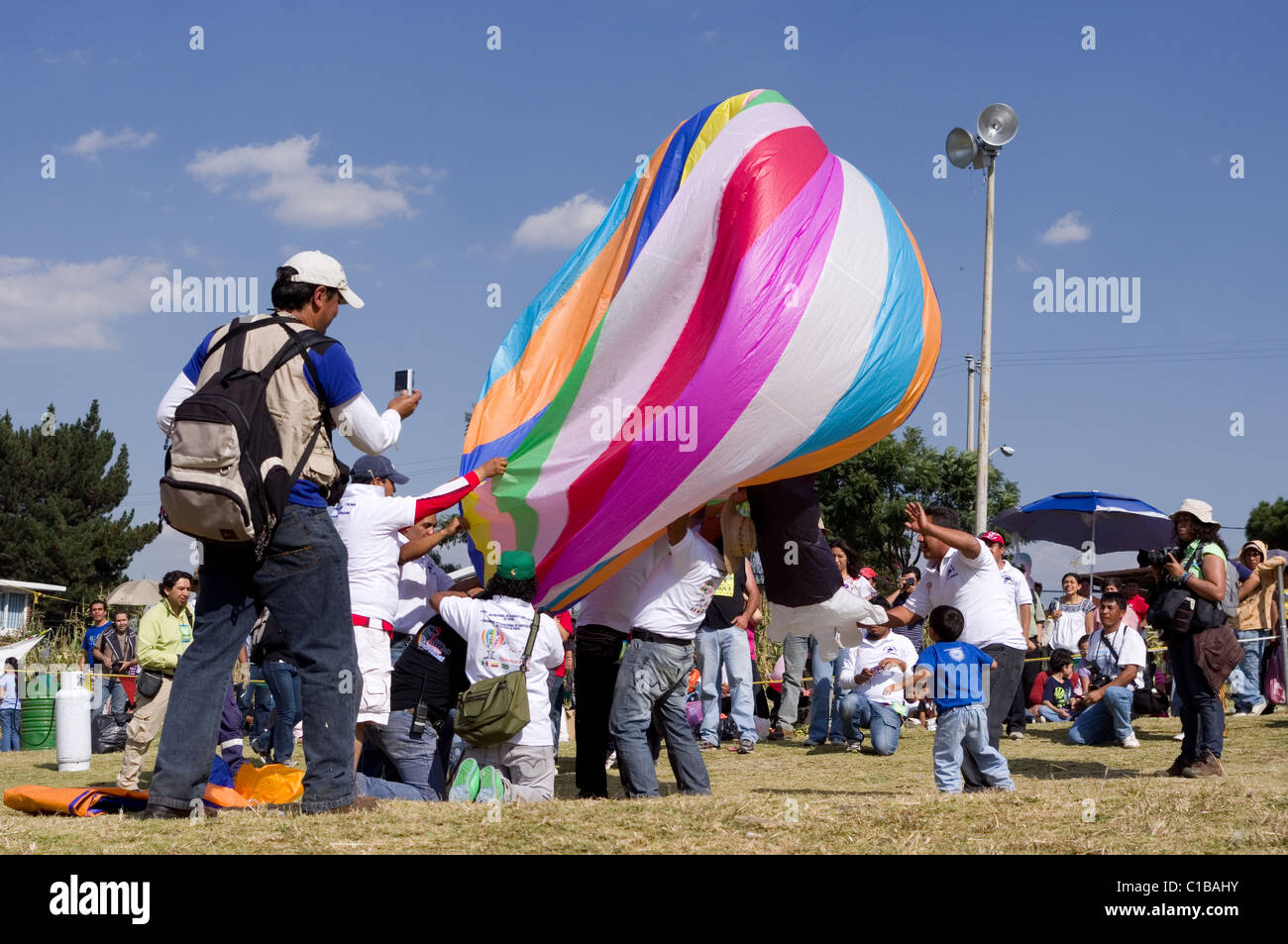 Mexicans inflating a Globo de Cantolla (hot air paper balloon) in San Agustin Ohtenco, Mexico Stock Photo