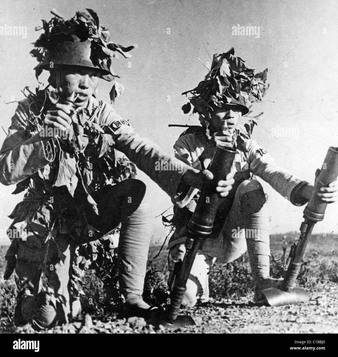 SINO-JAPANESE WAR Chinese soldiers with captured Japanese mortars about 1940 Stock Photo