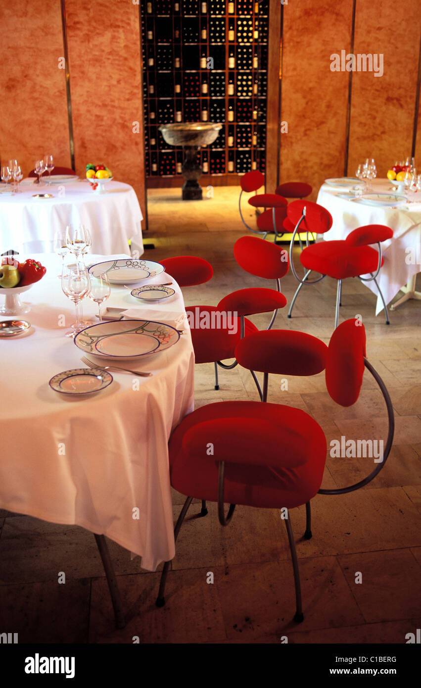 France, Gironde, Bordeaux, restaurant room of the Saint James hotel restaurant in Bouliac Stock