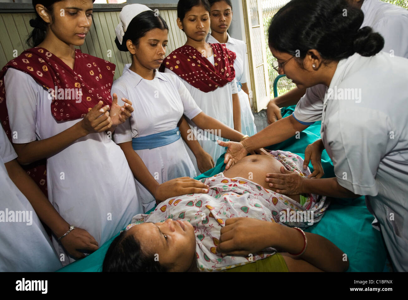 Trainee midwives at Kolkata Nursing College are examining pregnant woman, Kolkata, India Stock Photo